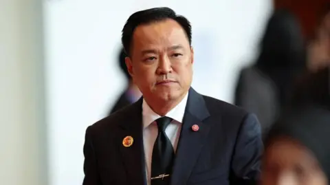 ގާނޫނުއަސާސީ ބަދަލުކުރުމަށް ތާއީދުކޮށް، ތައިލެންޑުގެ ރައްޔިތުން އަނޫޓިންއަށް އިތުރު ދައުރެއް ދީފި