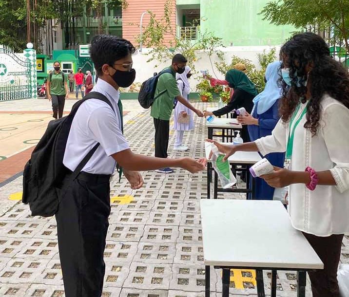 Temperature check at the entrance to Aminiya School. Photo: Aminiya School/ Social Media.