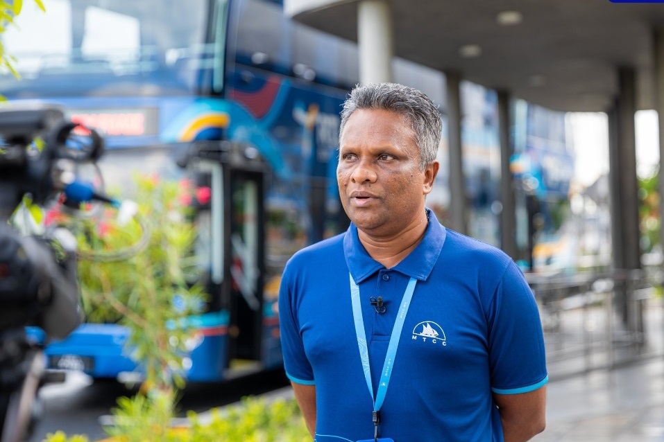 އިދިކޮޅުން ޕަބްލިކް ޓްރާންސްޕޯޓަށް ހުރަސް އެޅުމަކީ އާންމު ކަމަކަށް ހަދައިފި: އާޒިމް