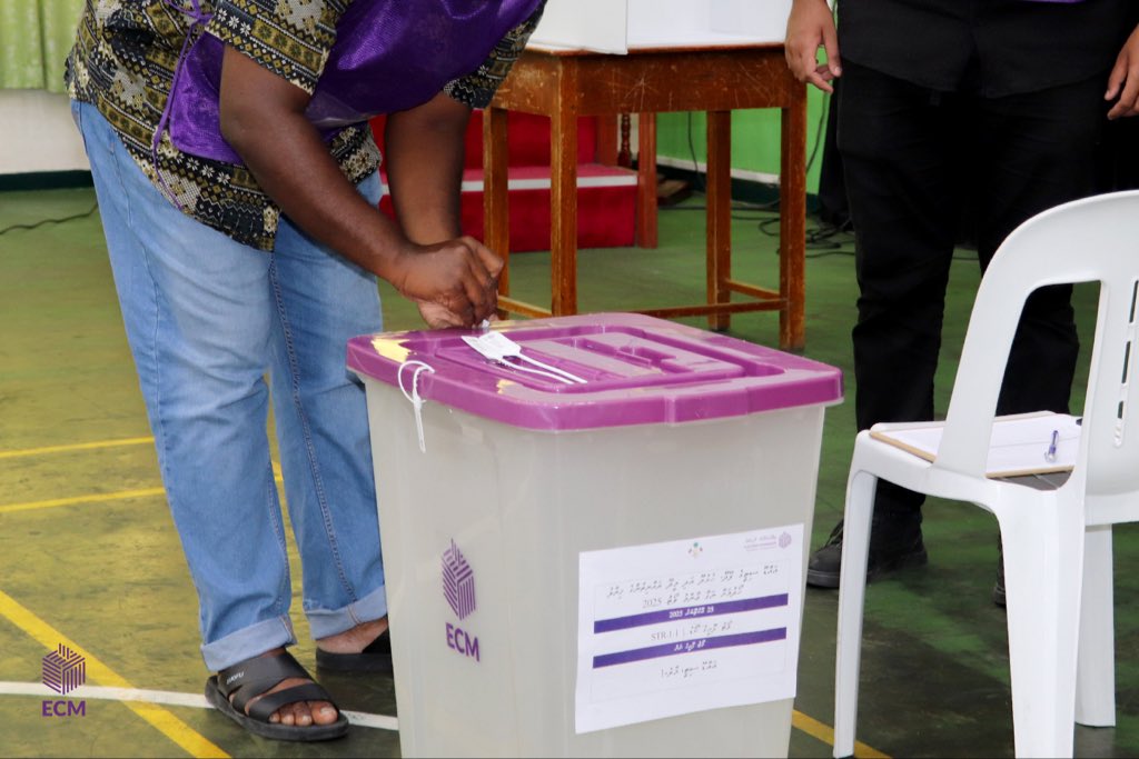 ފޭދޫން ނިންމީ އައްޑޫ ސިޓީ ކައުންސިލުން ވަކިނުވާން؛ ހުޅުދޫ އާއި މީދޫން ނިންމީ ވަކިވާން