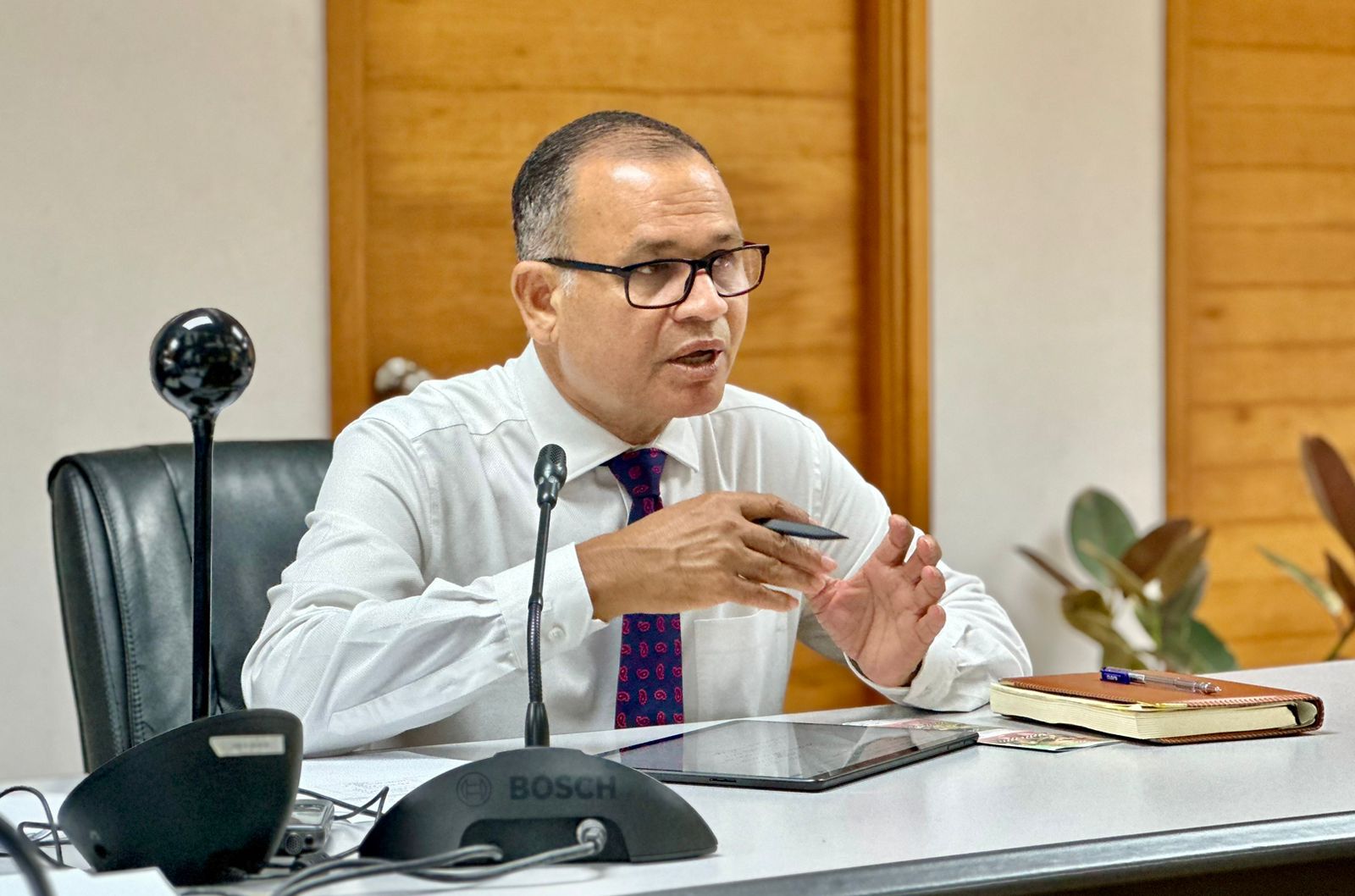 ސަރުކާރުގެ ސިޔާސަތަކީ ކައުންސިލްތަކަށް މާލީ ބާރުވެރިކަން ހޯދައިދިނުން: އާދަމް ޝަރީފް