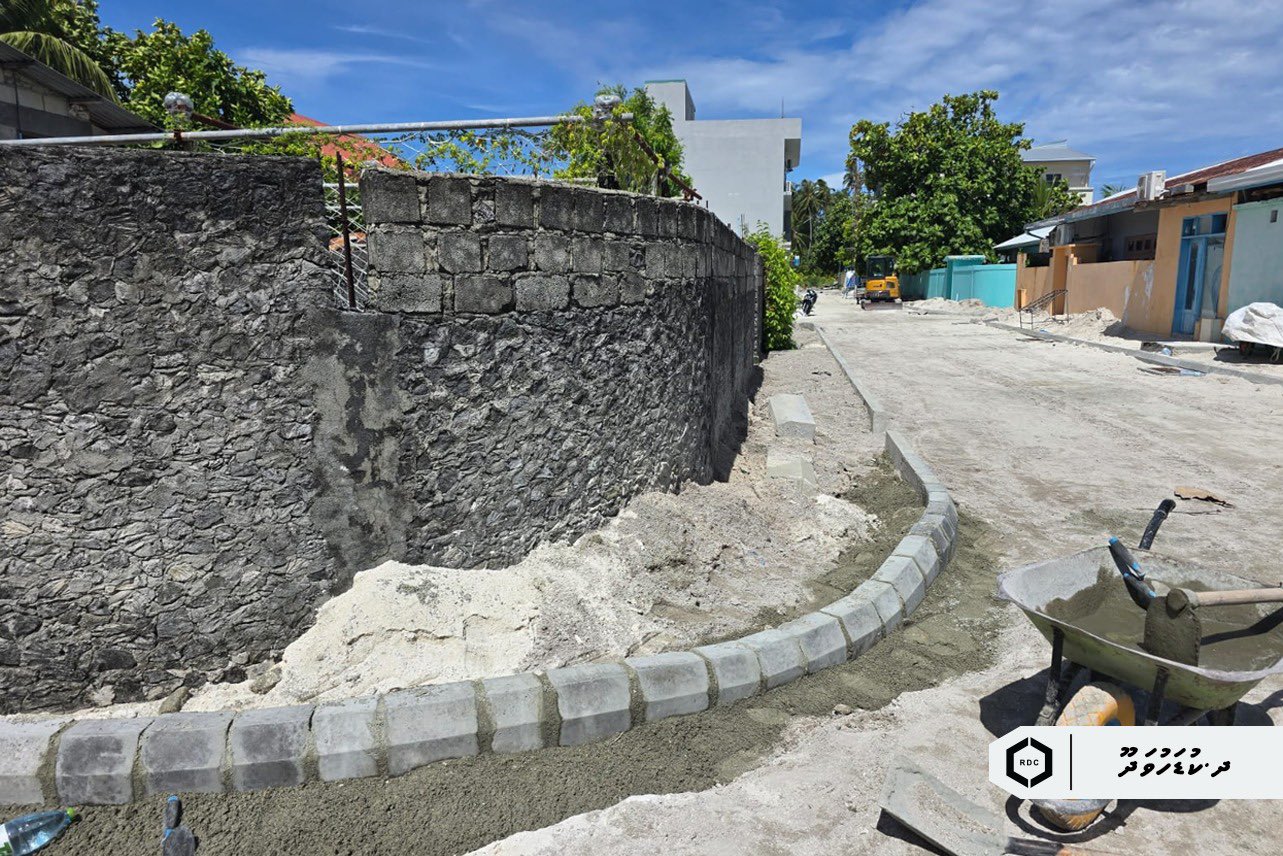 ކުޑަހުވަދޫ އާއި ހޮޅުދޫގެ މަގުހެދުމުގެ މަސައްކަތް ބާރު ދުވެލީގައި ކުރިޔަށް