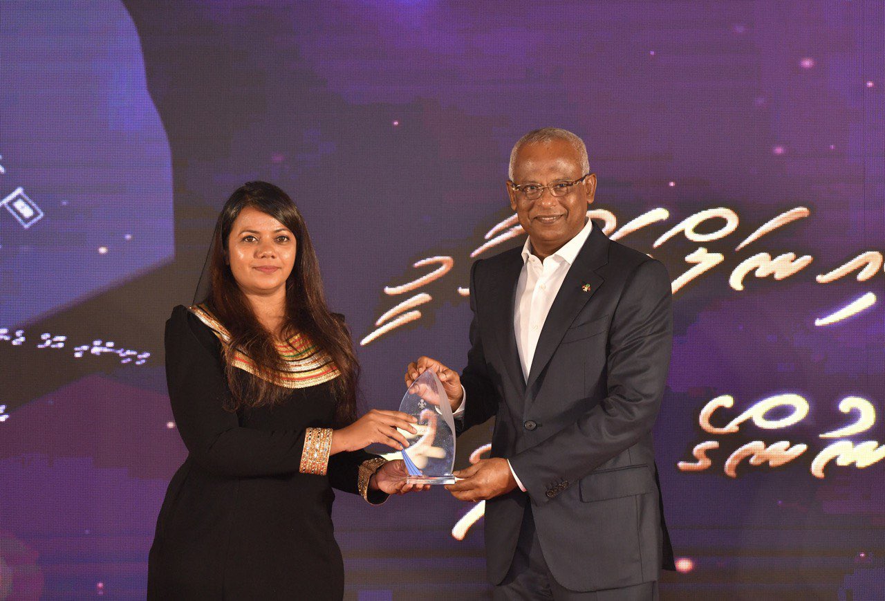 ރެހެންދި އެވޯޑް 9 ފަރާތަކަށް