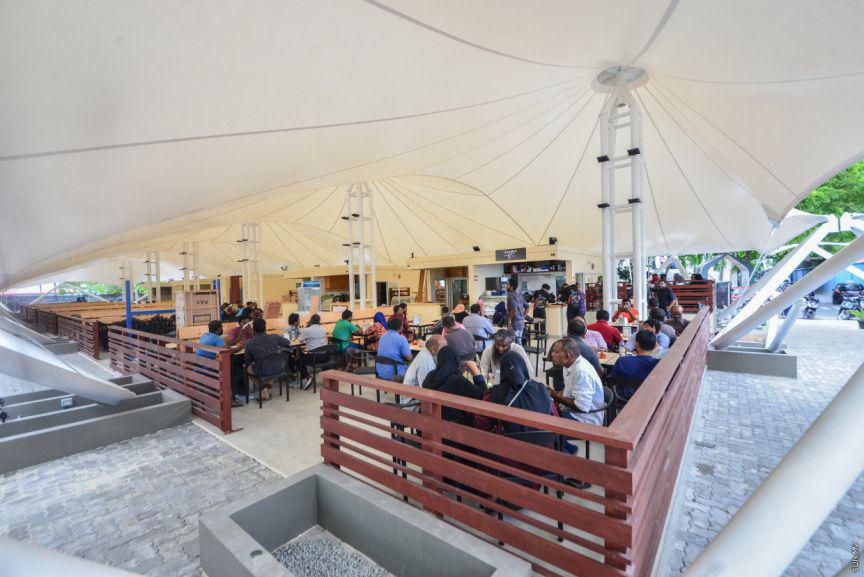 މާލޭގަެ ހުޅަނގު ދެކުނު ބަނދަރު ސަރަހައްދުގައި ގާއިމުކޮށްފައިވާ ފުޑްކޯޓުތަކުގެ ތެރެއިން ފުޑްކޯޓެއް