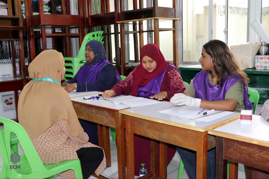 ދެ އިންތިޚާބު އެއްކޮށްލަން ފެނޭތޯ ބެލުމަށް ބާއްވަންޖެހޭ ރެފަރެންޑަމް ކައުންސިލް އިންތިޚާބާއެކު