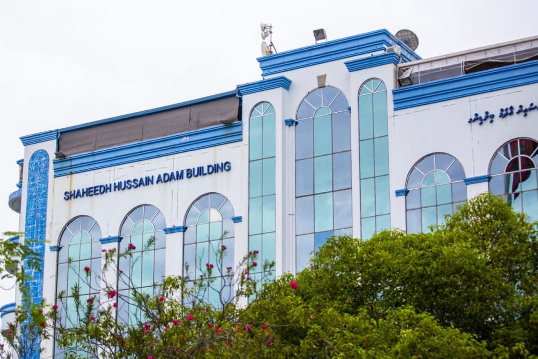 ހުޅުމާލޭގައި މަރުވެފައި އޮއްވައި ފެނުނީ ގެއްލިގެން ހޯދަމުންދާ ބިދޭސީ މީހާ ކަމަށް ބެލެވޭ: ފުލުހުން