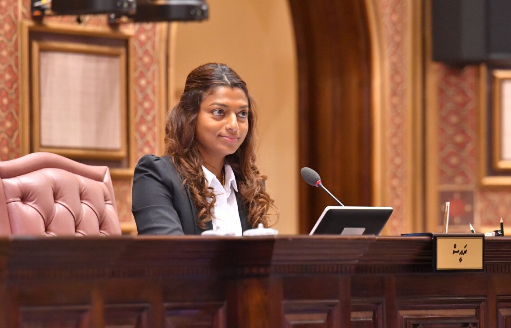 އީވާ މަގާމުން ވަކިކުރަން ހުށަހަޅަން އެމްޑީޕީގެ ޕީޖީން ފާސްކޮށްފި