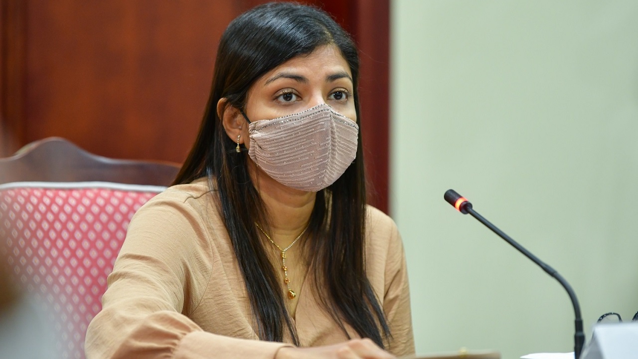 ރޮޒޭނާ ވިދާޅުވަނީ ކާށި ކެއީ ވަގަށް ނޫންކަމަށް