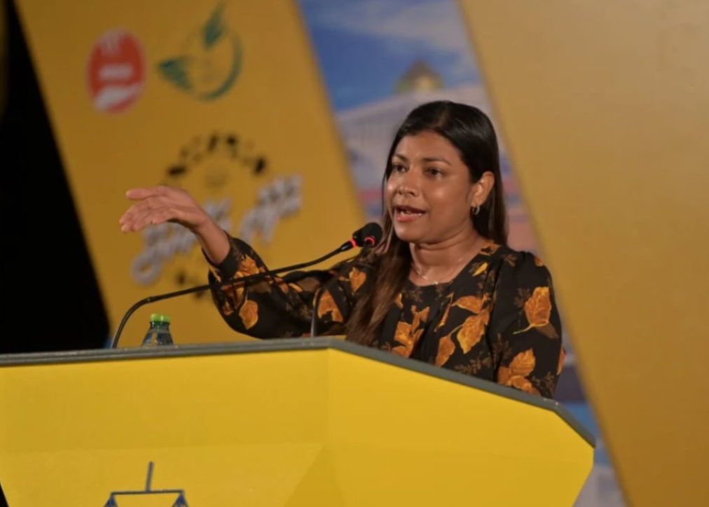 މާލޭގެ މޭޔަރުކަމަށް ގެންނަން ޖެހޭނީ ކަންކަން ކުރެވޭކަން ސާބިތުކޮށްދީފައި ހުރި، ހިންގުންތެރިއެއް: ރޮޒެއިނާ