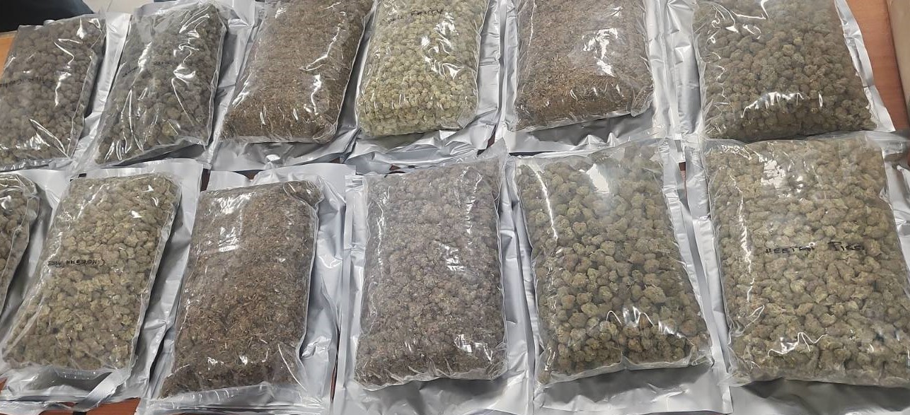 ރާއްޖެއެތެރެކުރަން އުޅުނު 11 ކިލޯގެ މަސްތުވާތަކެތި އަތުލައިގެންފި