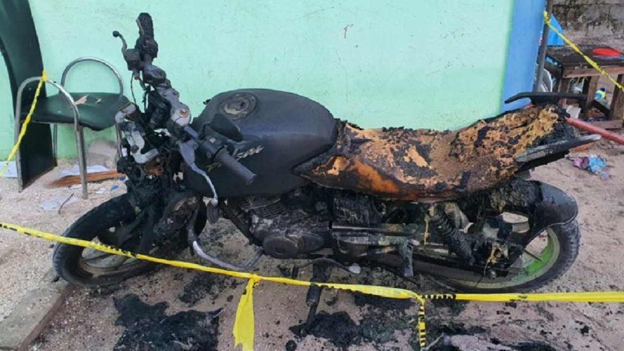 ބާރަށު ޕޮލިސް ސްޓޭޝަންގައި މަސައްކަތްކުރާ ސިވިލް މުވައްޒަފެއްގެ ސައިކަލުގައި ރޯކޮށްލައިފި