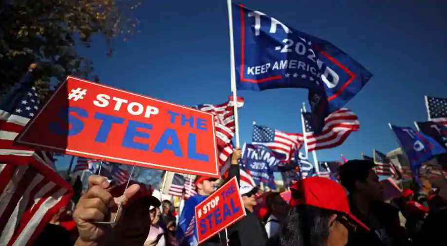 ޓްރަމްޕްގެ ސަޕޯޓަރުން މުޒާހަރާ ކުރަންފަށައިފި