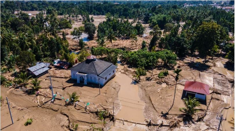 Floods and landslides kill over 1,000 in Indonesia’s sumatra
