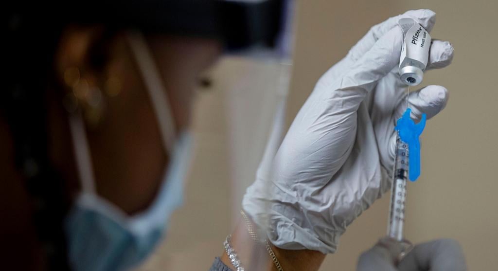 ފައިޒަރ ގެ ވެކްސިން ޖެހި ދެމީހަކު މަރުވެއްޖެ