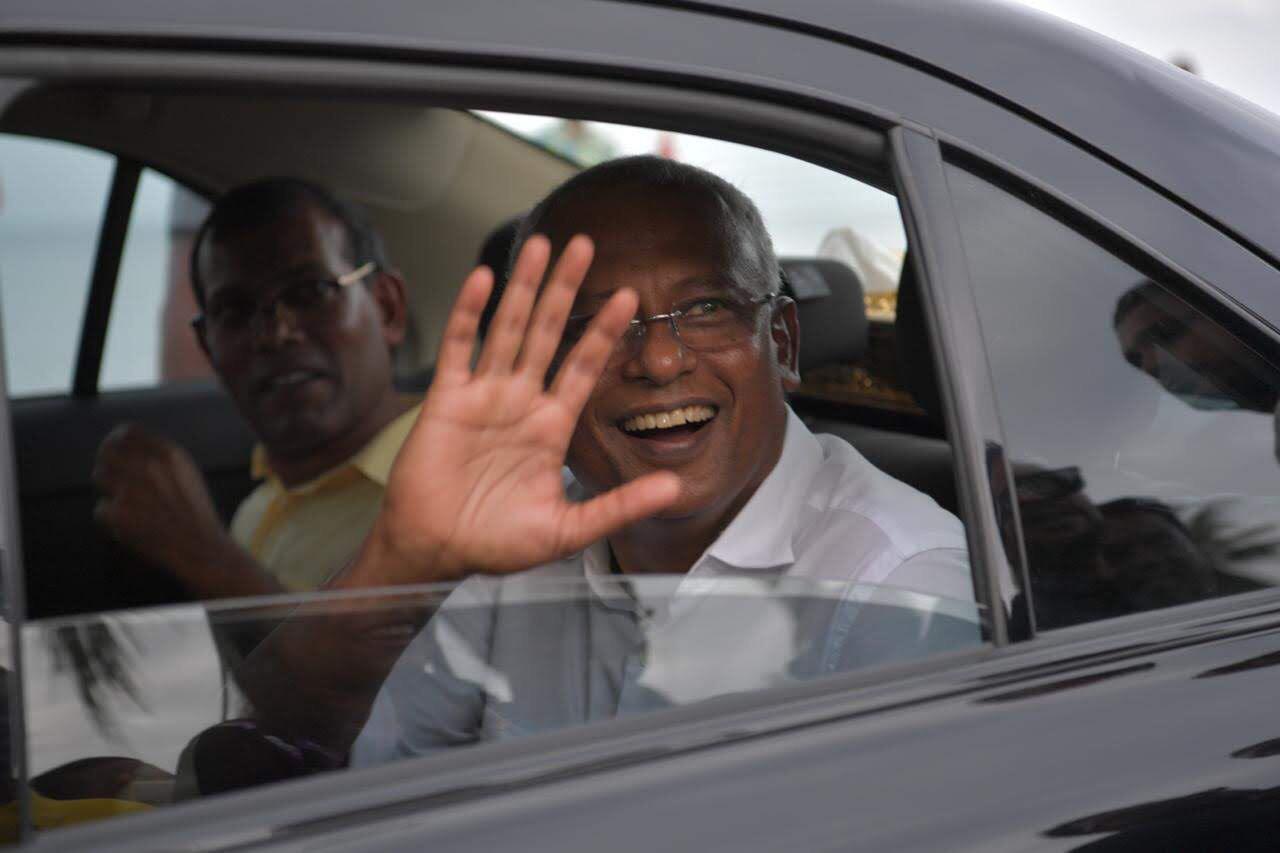 ރައީސް ސޯލިހްގެ ގައިކޮޅުގައި އަލިފާން ޖެހުމަށް ލައިވް ޓީވީގައި މީހަކު ގޮވާލައިފި