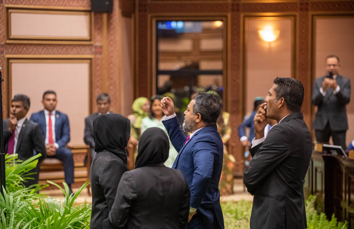 އަންހެން ސެކިއުރިޓީން ލައްވައި ފިރިހެން މެންބަރުން ނުނެރެވޭނެ އިޞްލާހެއް ހުށައަޅައިފި