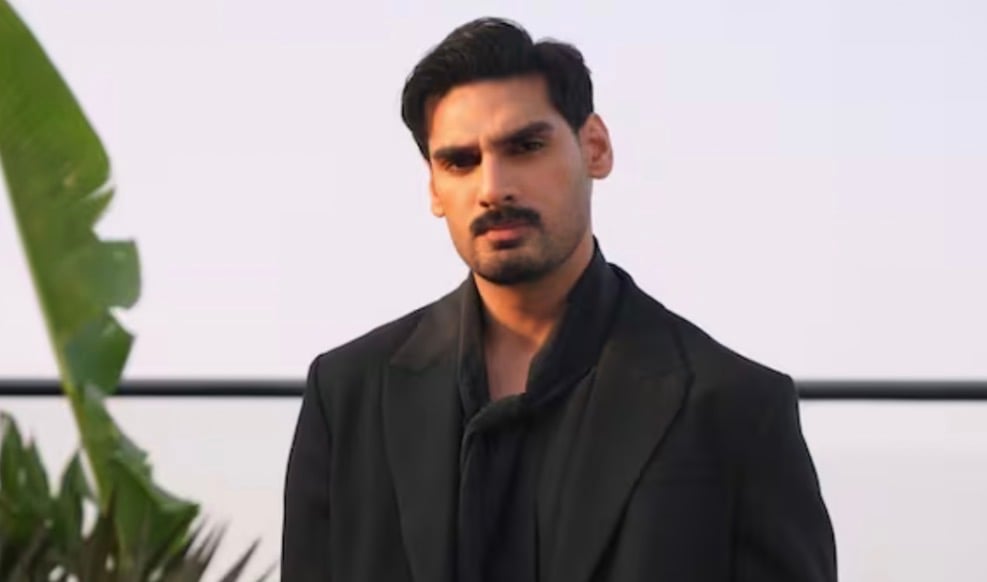 އަސަރުގަދަ ލޯބީގެ ފިލްމަކަށް އަހާން ޝެޓީ ސޮއިކޮށްފި