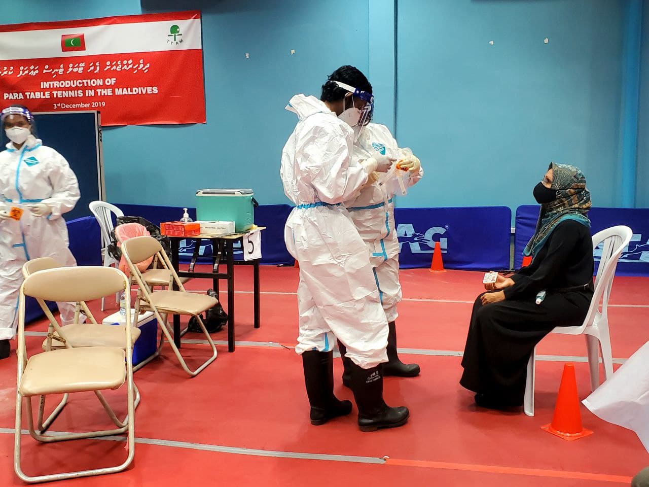 Sample taking for Covid-19 testing in Male' City. Photo: Shah, Ras Online.